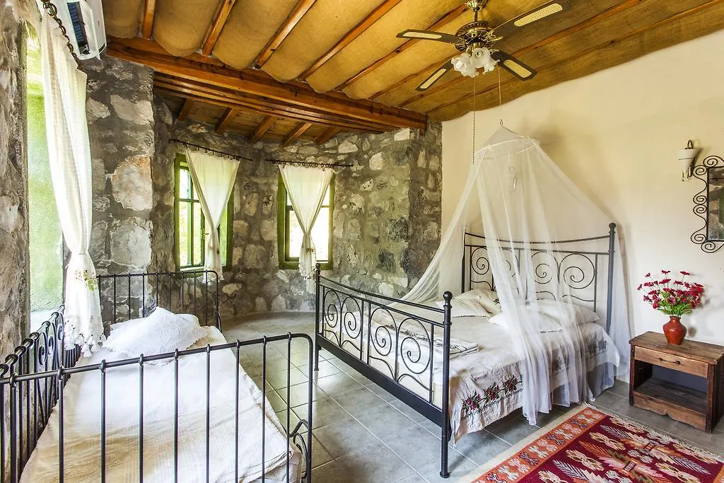 Otantik Tas Ev Bed & Breakfast Dalaman 3*,