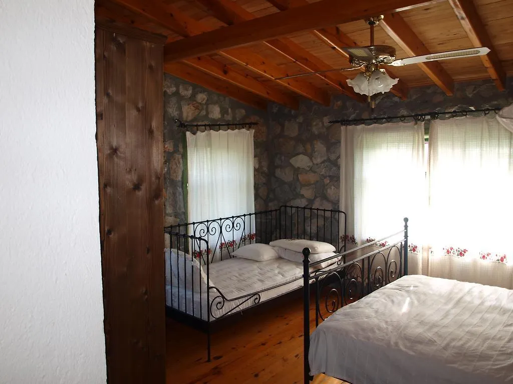 Bed and Breakfast Otantik Tas Ev Даламан 3*,