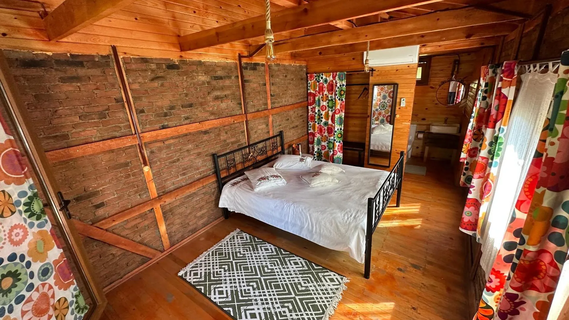 Bed and Breakfast Otantik Tas Ev Даламан