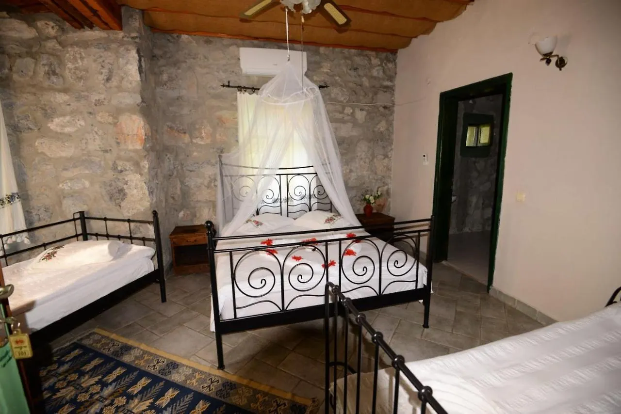 Bed and Breakfast Otantik Tas Ev Даламан